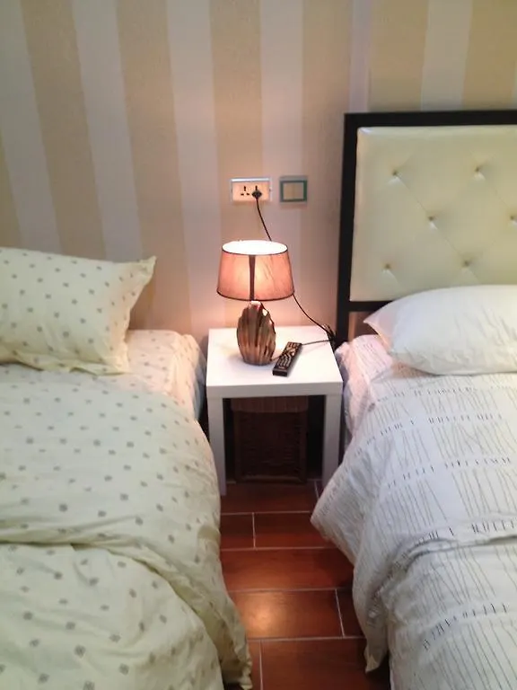בית הארחה קוולון Ho Me Hotel סין