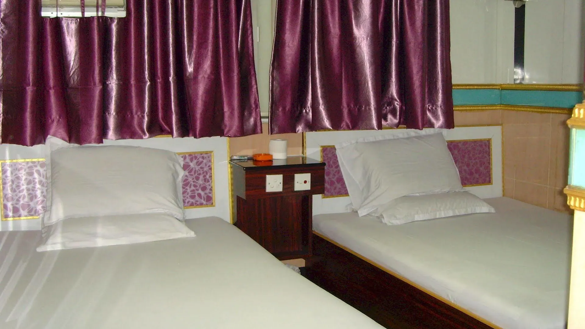 בית הארחה קוולון Ho Me Hotel סין
